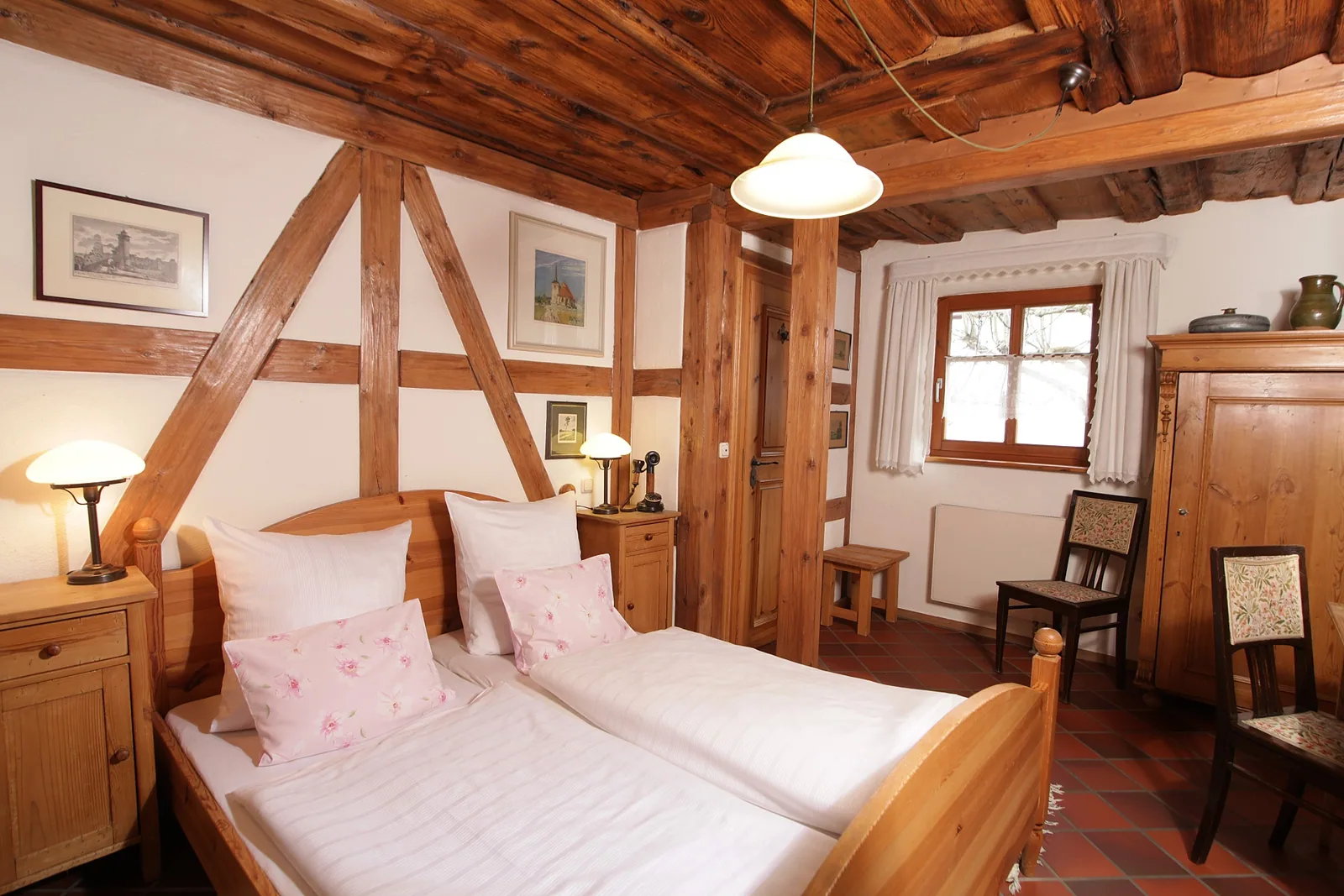 Doppelzimmer im rustikalen Fachwerkstil